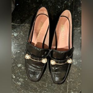 Shiny pretty flats, like new